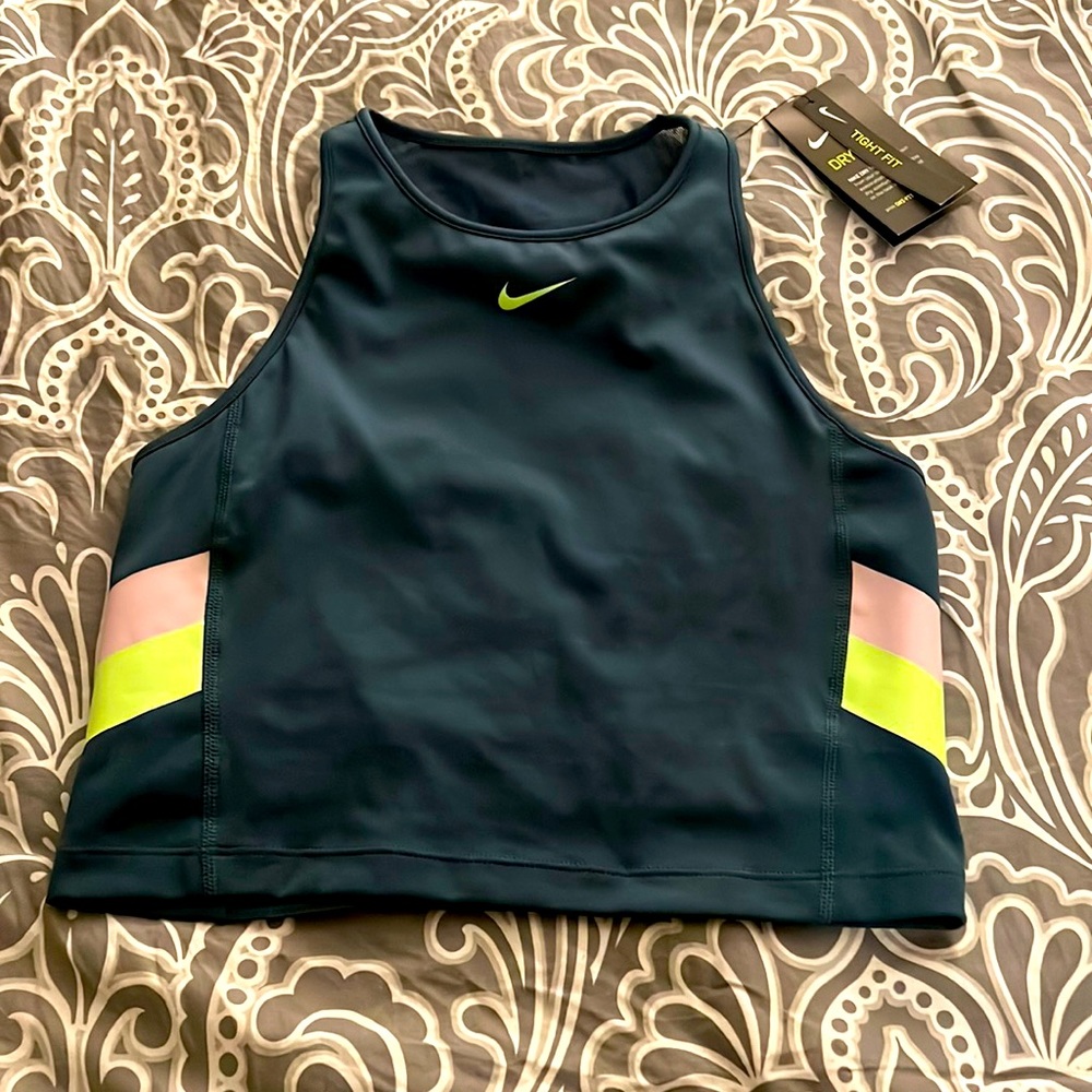 Nike training crop top w/mesh back.